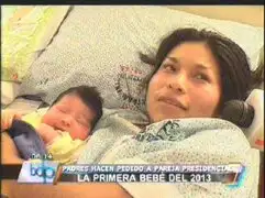 Madre del primer bebé nacido el 2013 pidió al presidente que sea su padrino