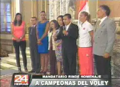 Presidente Humala agasaja a campeonas de vóley