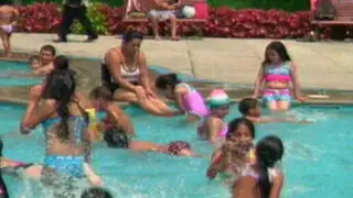 Sepa qué medidas de seguridad debe tomar cuando lleva a sus hijos a piscinas