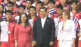 Presidente Ollanta Humala despide a beneficiarios de beca 18