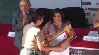 Mujeres policías fueron condecoradas por la ministra Ana Jara