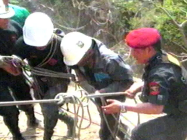 San Martín de Porres: Policía rescata drogadicto que cayó al río Rímac