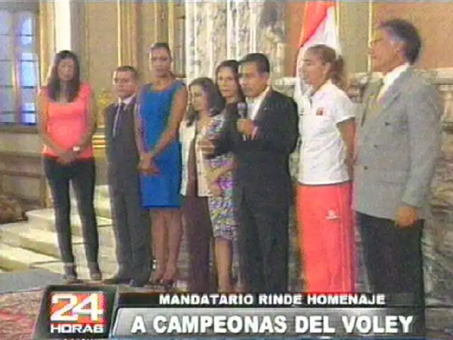 Presidente Humala agasaja a campeonas de vóley