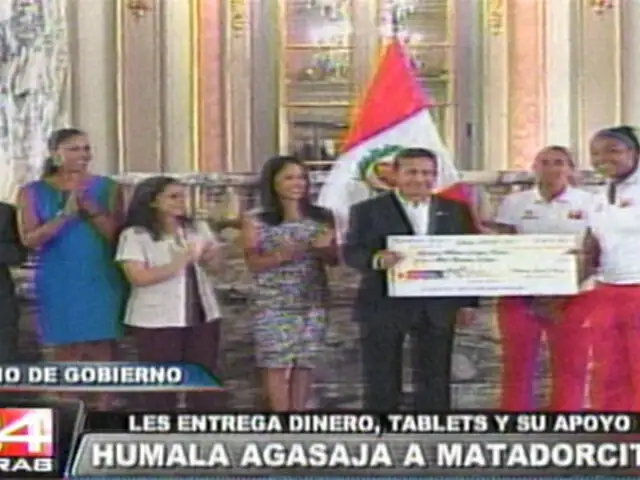 Matadorcitas recibieron homenaje y regalos por parte del presidente Ollanta