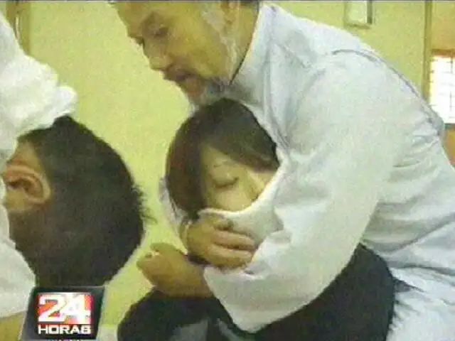 Japón: Singular técnica de masajes con tortura es viral en YouTube
