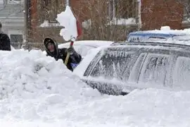 EE.UU. niño muere dentro de auto mientras padre retiraba la nieve