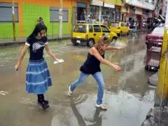 Fuertes lluvias inundan calles de Ayacucho