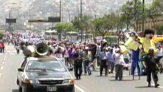 Vecinos de San Juan de Lurigancho marchan para exigir vacancia de Burgos