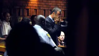 Sudáfrica: Óscar Pistorius llora tras acusación formal por asesinato de su novia