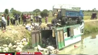 Chiclayo: camión deja tres muertos al intentar evadir caseta de peaje