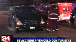 Auto que transportaba turistas sufrió accidente en la Vía Expresa