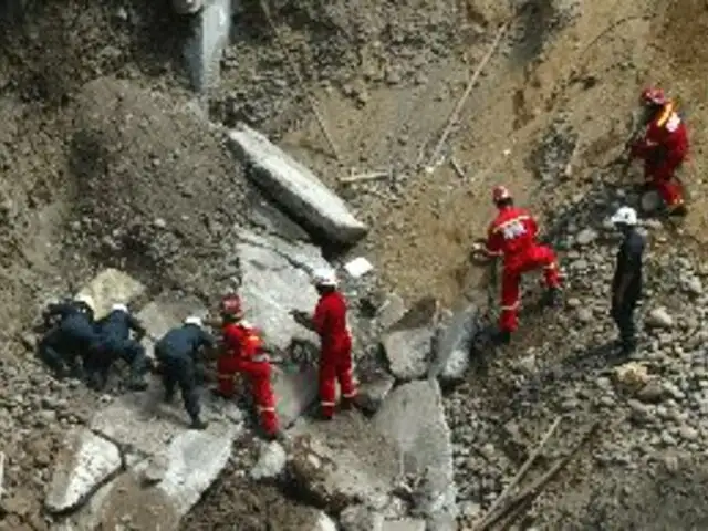 Un obrero muere y otro sobrevive tras quedar sepultados en construcción