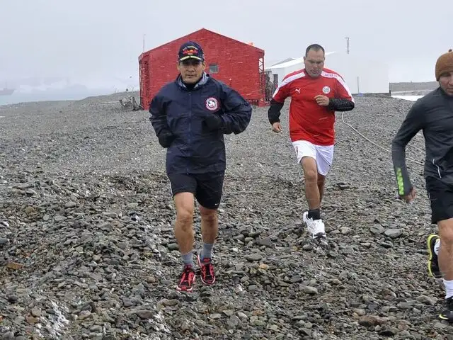 Presidente Humala corrió en la nieve Antártica