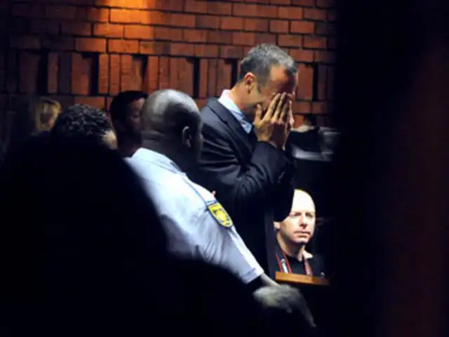 Sudáfrica: Óscar Pistorius llora tras acusación formal por asesinato de su novia