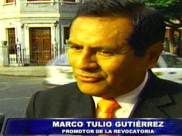 Pifian a revocador Marco Tulio Gutiérrez en mitin de Plaza San Martín