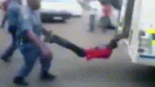 Muerte de taxista agredido por policías causa indignación en Sudáfrica
