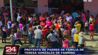 Padres protestaron por reubicación de alumnas en colegio Fanning