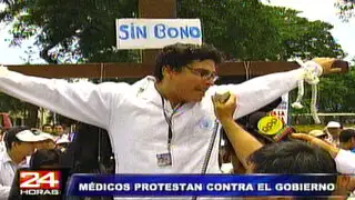 Médicos serumistas protestaron en las calles por bono de 3500 soles