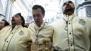 Antonio Banderas celebra semana santa como penitente en su natal Málaga
