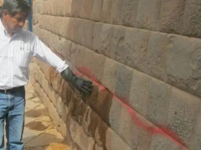 Cusco: desconocidos pintarrajearon 302 piedras de una pared inca