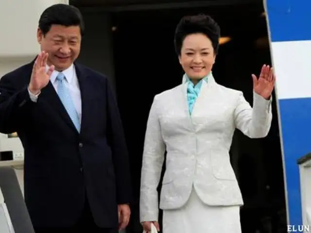 Primera dama de China acapara la atención con espectaculares trajes
