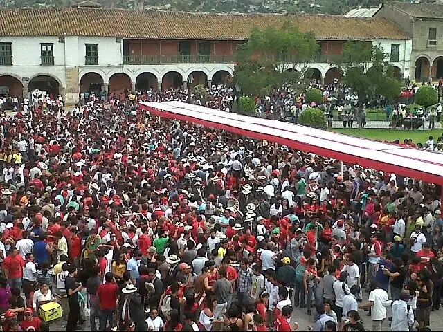 Ayacucho vive multitudinaria fiesta del 'Jala toro' en Semana Santa