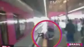 Brasil: Tren casi arrolla a mujer que intentaba recoger su celular