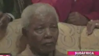 Salud de Mandela evoluciona favorablemente pero sigue internado