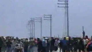 Arequipa: Cientos de invasores enfrentaron a policía para evitar desalojo