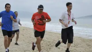 Ollanta Humala salió a trotar en la playa de Shanghái en China