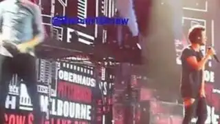 Cantante Harry Styles se queda en calzoncillos en medio de concierto