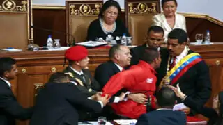 Hombre interrumpe y se abalanza sobre Nicolás Maduro durante investidura