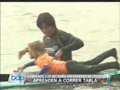 “Niños pez” aprenden a surfear en las playas de la Costa Verde