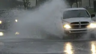 EEUU: temporal inunda carreteras y deja autos varados en Texas