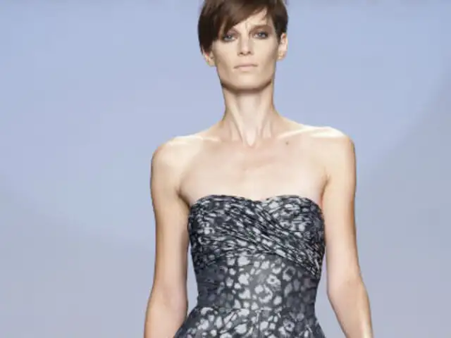 Ex editora de Vogue revela que modelos comen papel para estar delgadas