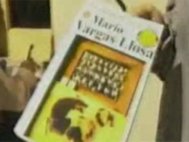 Mario Vargas Llosa rechazó autografiar uno de sus libros a un lector