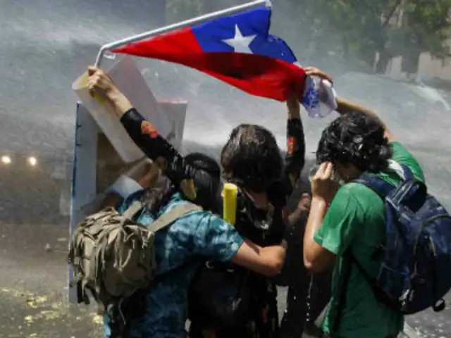 Chile: estudiantes volvieron a enfrentarse a la Policía en manifestación