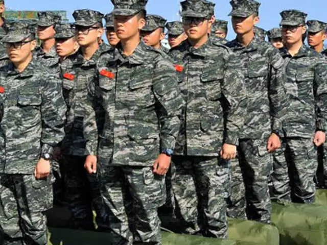 Miles de jóvenes surcoreanos son reclutados ante inminente guerra