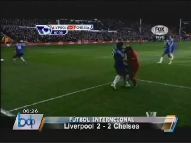 Luis Suárez mordió a Ivanovic en el empate 2-2 entre Liverpool y Chelsea