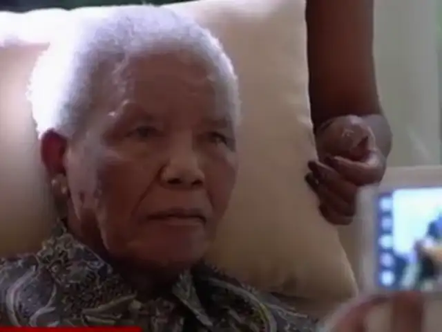 Nelson Mandela reaparece tras difícil periodo de hospitalización