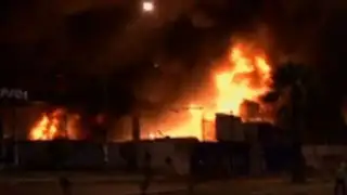 Cercado de Lima: incendio en fábrica de plásticos deja 45 viviendas afectadas