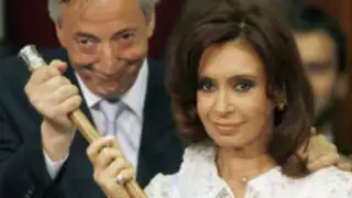 Denuncian que presidenta Cristina Fernández habría asesinado a su esposo