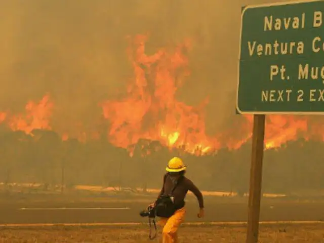 California: gigantesco incendio forestal amenaza a más de 4 mil viviendas