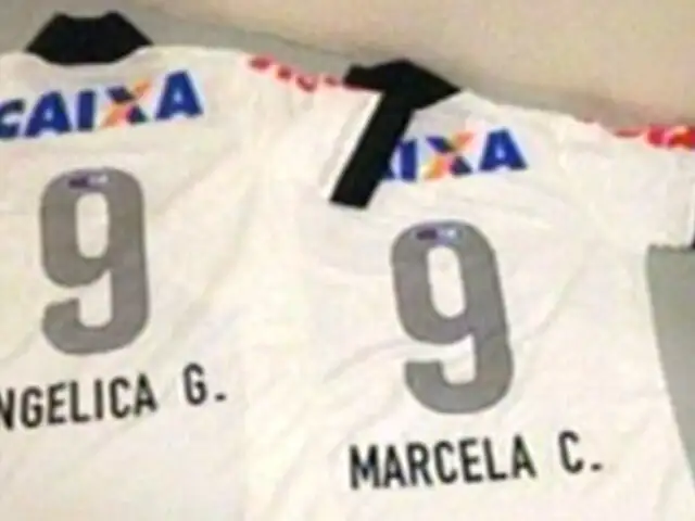 Paolo Guerrero dedica camiseta del Corinthians a sus dos abuelas