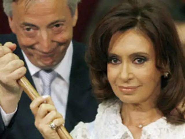 Denuncian que presidenta Cristina Fernández habría asesinado a su esposo