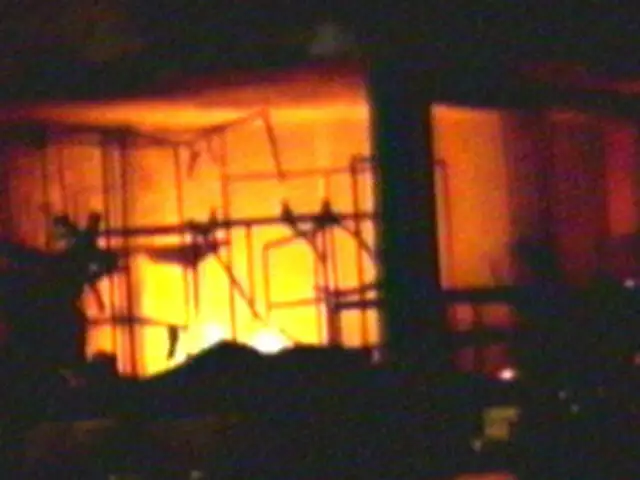 Fuego consumió los cuatro pisos de la pollería Norky’s de Comas