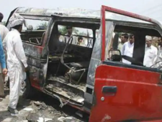 Tragedia en Pakistán: mueren 19 niños tras explosión de una movilidad escolar
