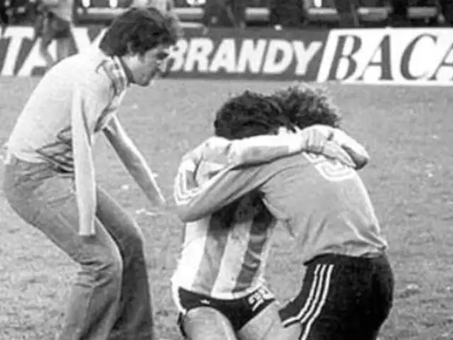 Los llantos de los futbolistas: un pañuelo para el balón y lágrimas históricas