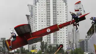 Ucrania: excéntricas máquinas voladoras concursaron por el Día del Vuelo
