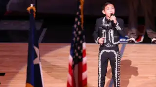 VIDEO: Insultan a niño de origen latino por cantar el himno de EEUU